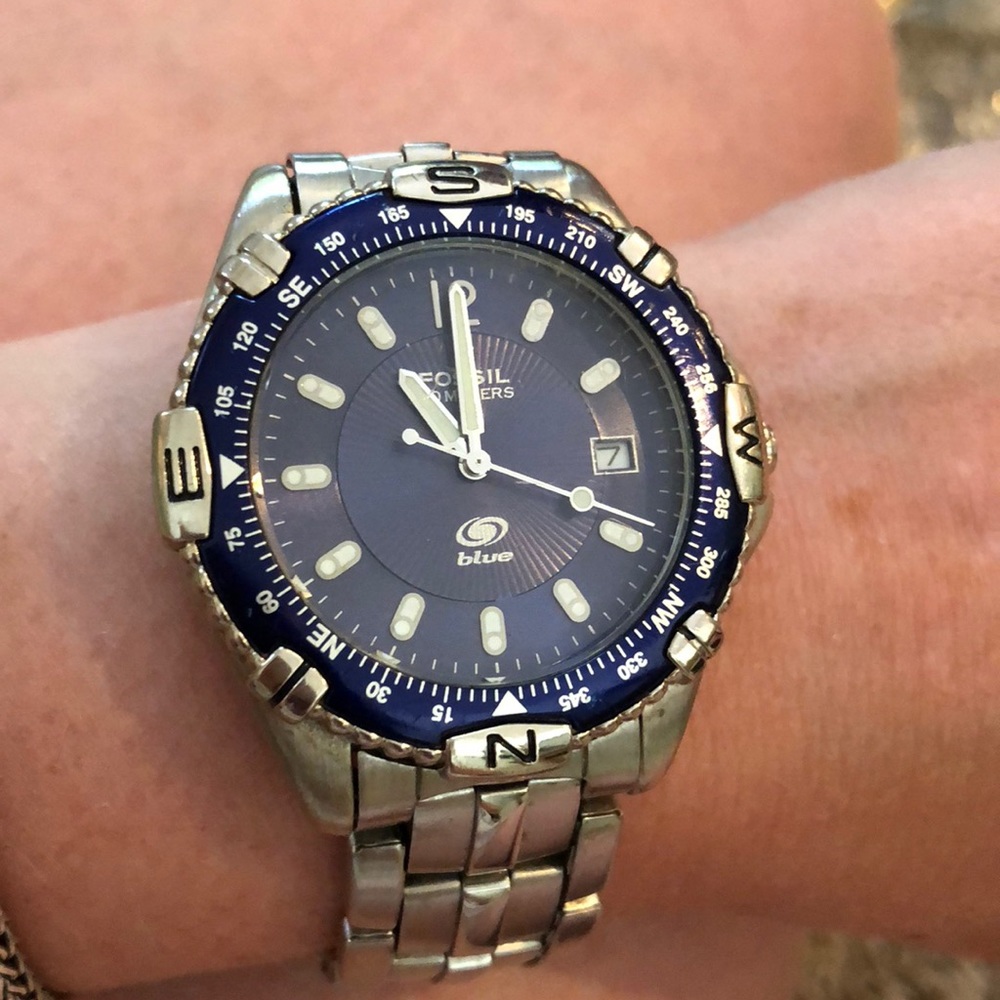 Ladies stainless fossil watch with blue dial